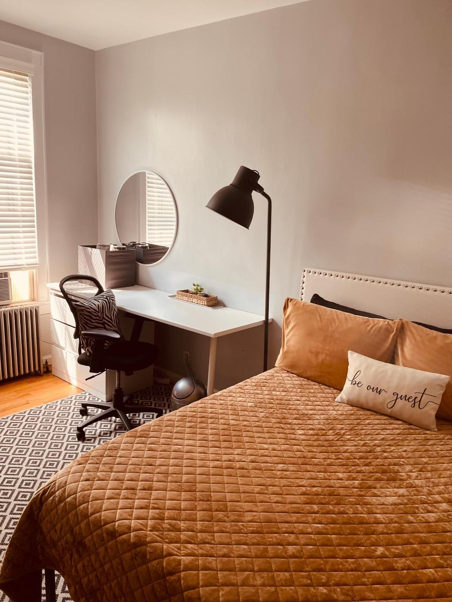 Private In Townhouse W Shared Baths Qn Bed 1-3ppl Pangsapuri New York